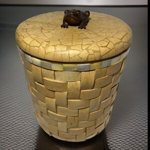 Vintage Wood And Shell Mother Of Pearl Frog Ice Bucket - EUC
